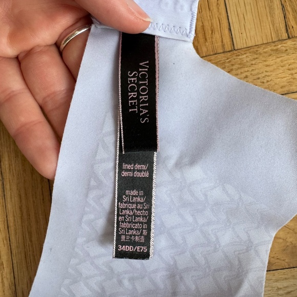 VS bra 34DD - Picture 3 of 3